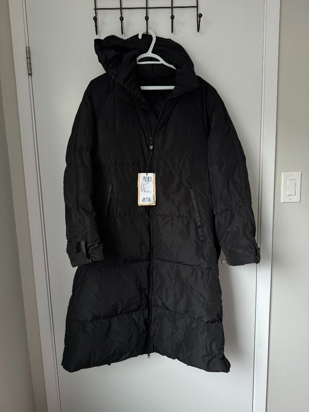 Long Black Down Puffer Coat Size M NWT 90% White Duck Down
